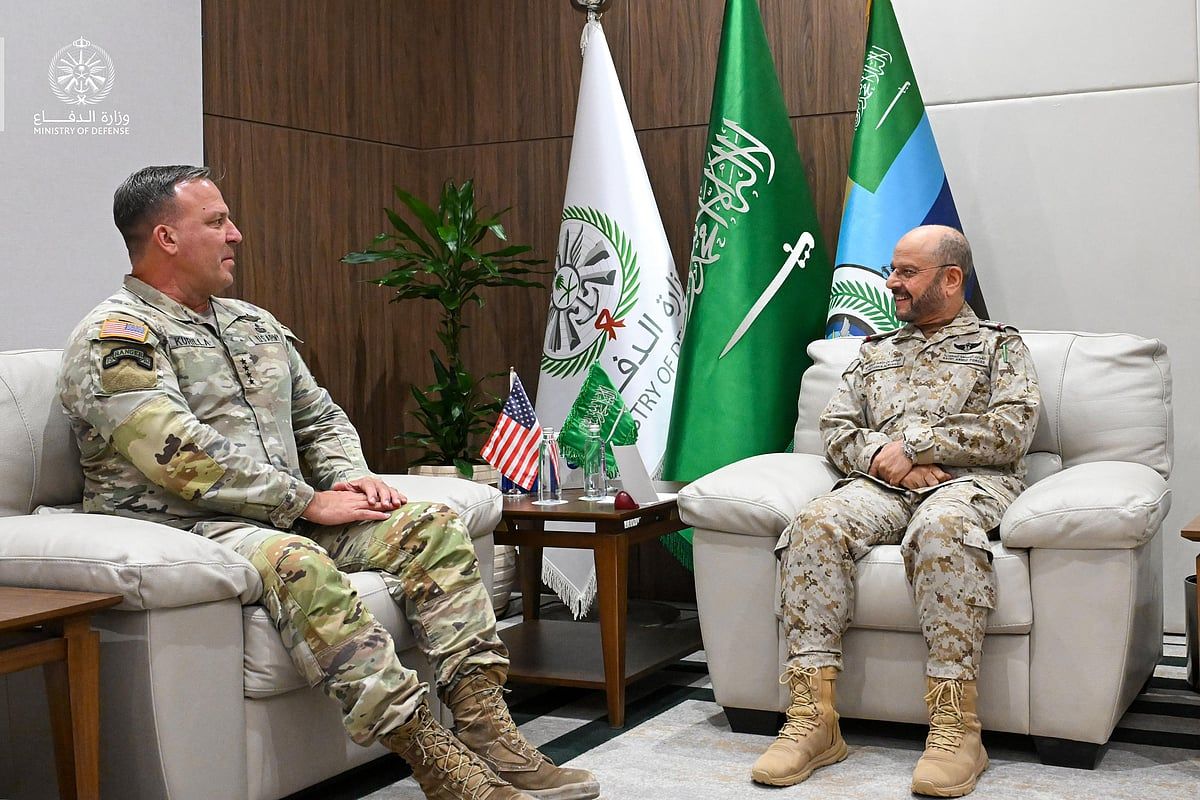 عاجل: رئيس هيئة الأركان العامة يستقبل قائد القيادة المركزية الأمريكية