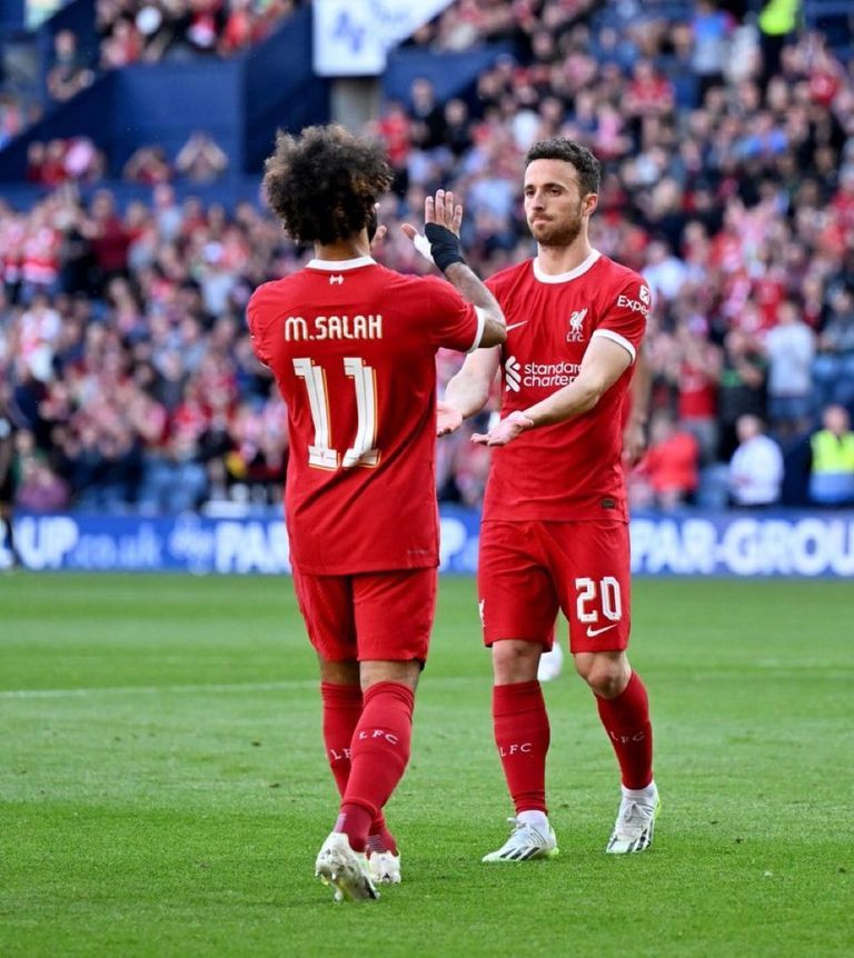 عاجل: نجوم وأندية واتحادات و”بالون دور”.. كرة القدم تبكي جوتا