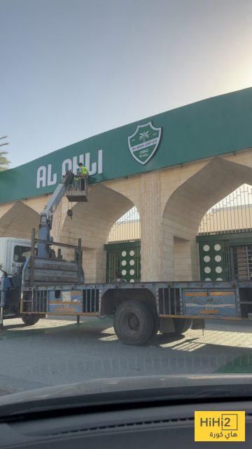 عاجل: واجهة الأهلي تتزين بالشعار الجديد خلال ساعات