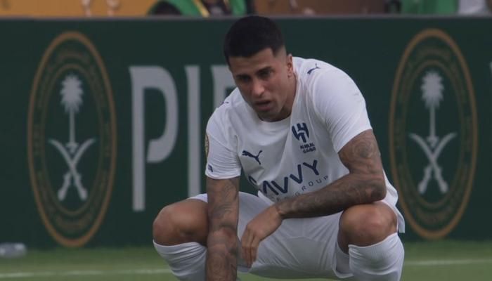 عاجل: بالدموع.. ثنائي الهلال البرتغالي يستهل موقعة فلومنينيسي (فيديو)