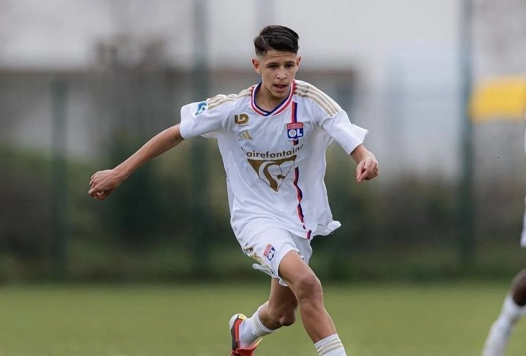 عاجل: جوهرة جزائرية جديدة في ليون.. من هو خالص مراح؟