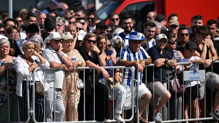 عاجل: جنازة ديوغو جوتا.. غياب محمد صلاح وحضور نجوم الكرة في البرتغال