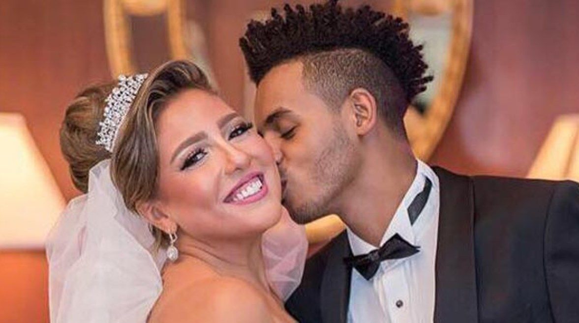 عاجل: “هنعيش من غير رجالة إزاي”.. أغنية تجمع مي كساب مع زوجها أوكا