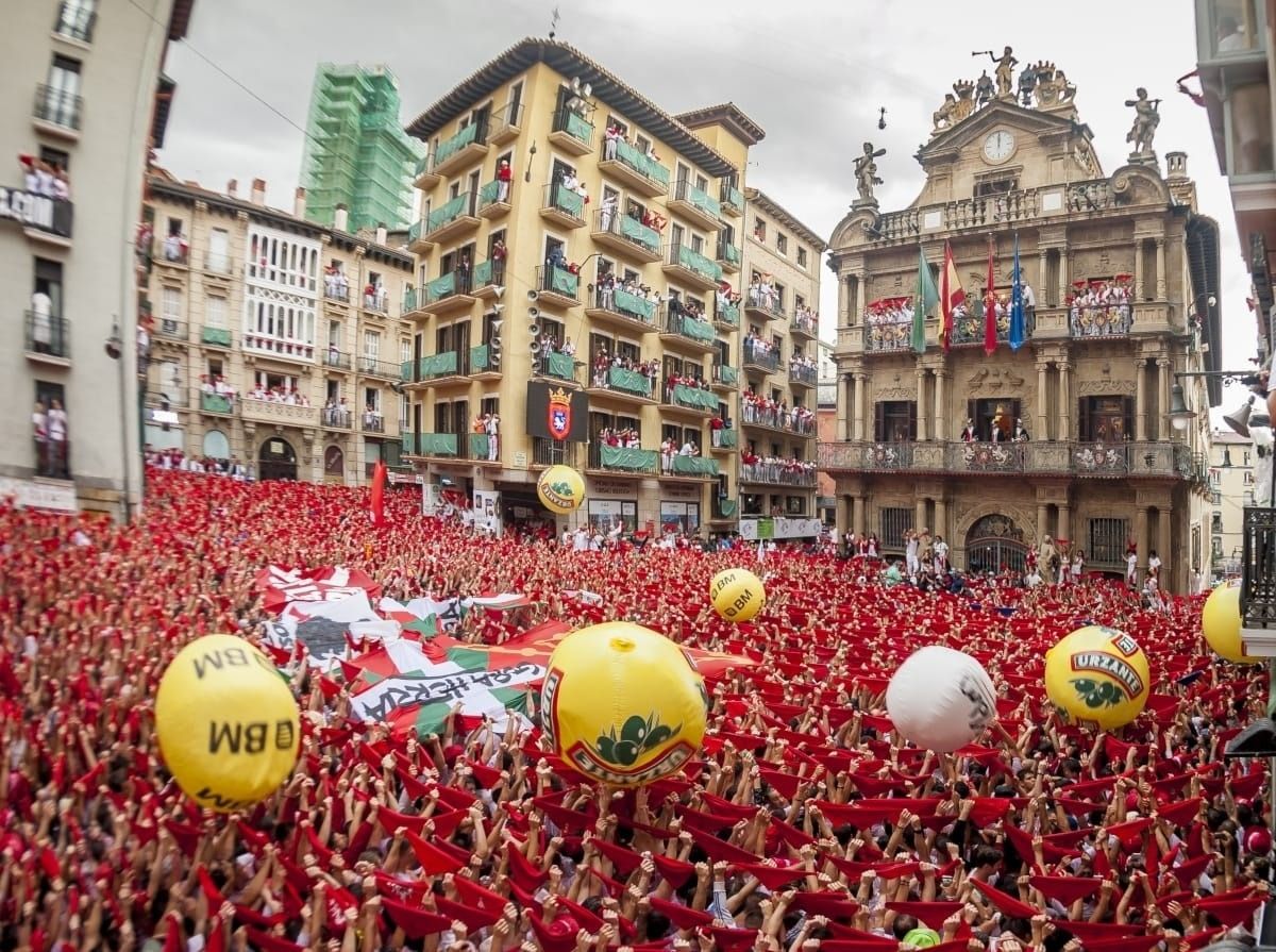 عاجل: سان فيرمين.. ما لا تعرفه عن جنون الجري أمام الثيران