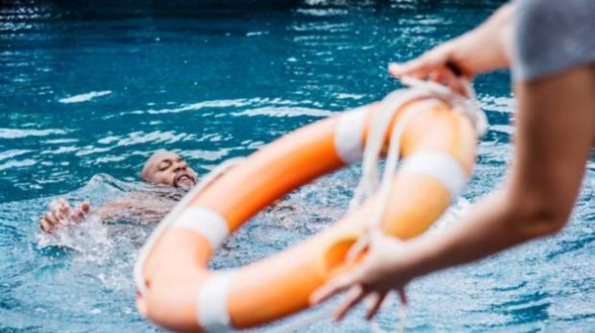 عاجل: “ممنوع الاقتراب”.. 4 خطوات كي تنقذ شخصا من الغرق