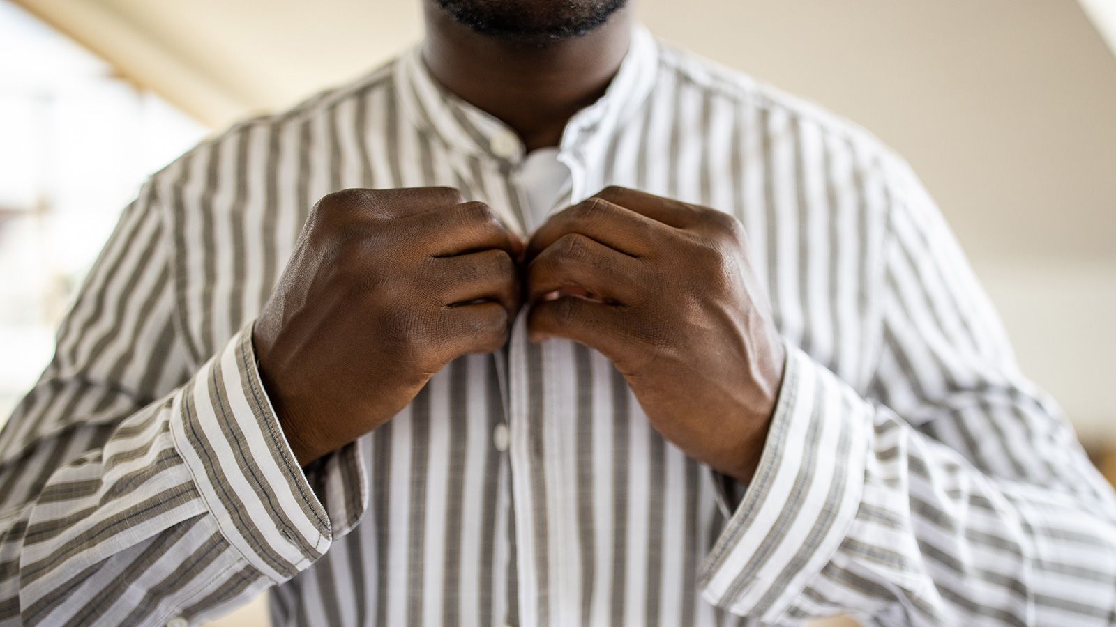 عاجل: بين النظافة والعادات.. كم مرة يمكن ارتداء الملابس قبل غسلها؟