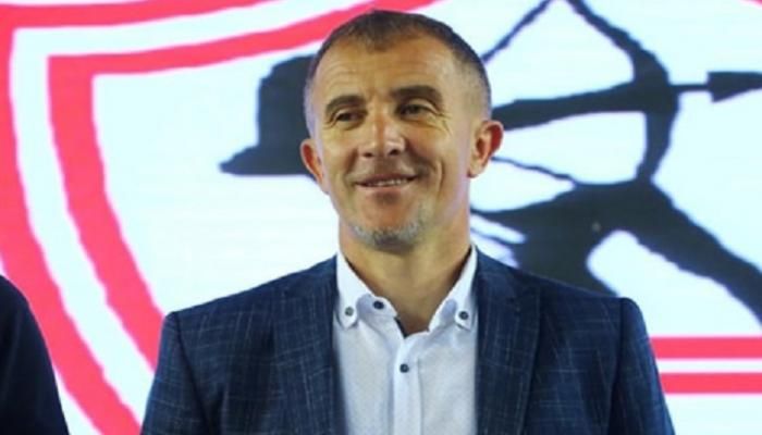 عاجل: حدث في الزمالك.. مدرب يدعي قرب موته بالسرطان لأجل الفوز (فيديو)