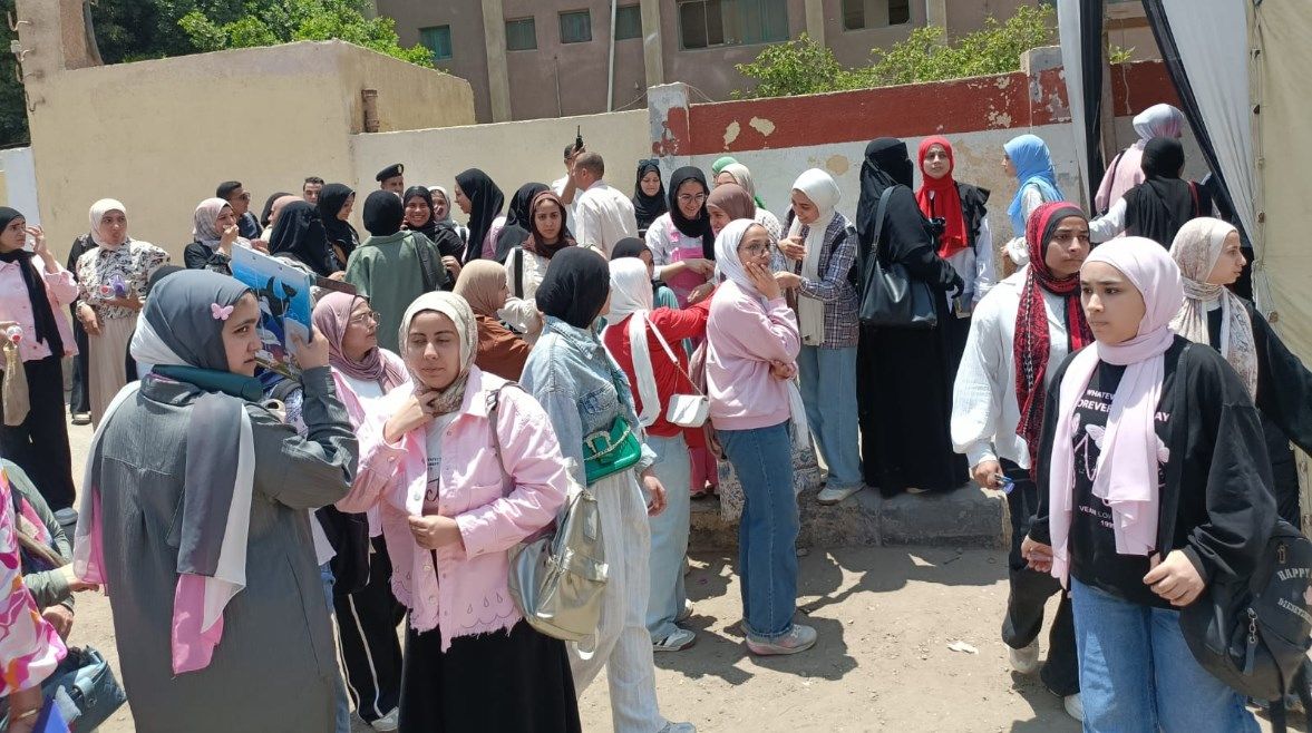 عاجل: طلاب الثانوية العامة يؤدون امتحان الجيولوجيا والرياضة وعلم النفس اليوم