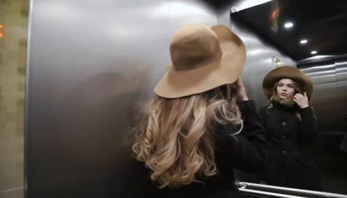 عاجل: لماذا تحتوي المصاعد على مرايا داخلية؟ تعرف على السبب من منظور العلم