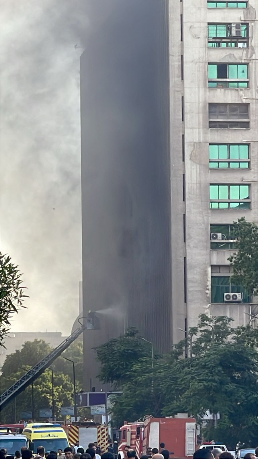 عاجل: حريق سنترال رمسيس يمتد لطوابق عليا “صور”