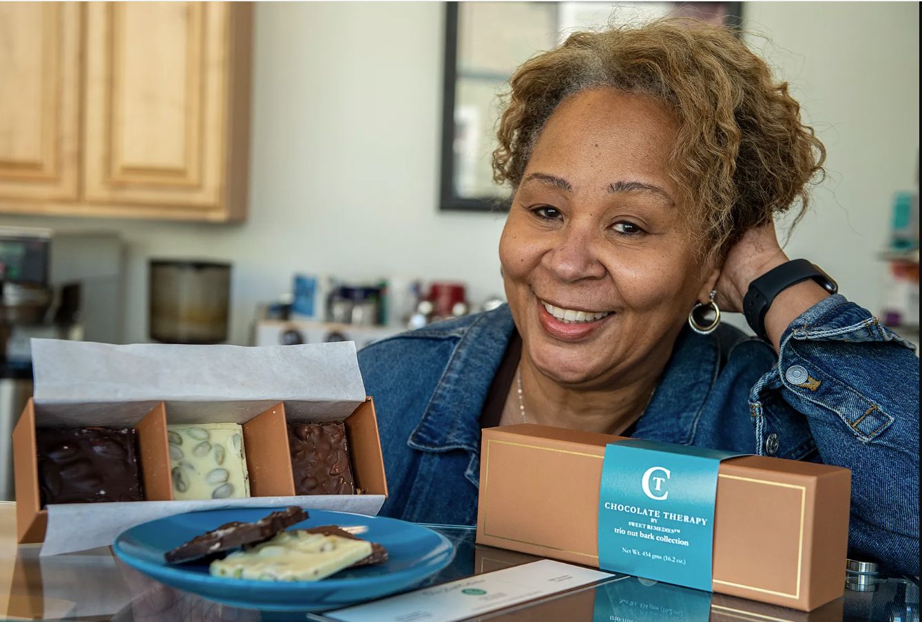 عاجل: في اليوم العالمي لها.. مشاهير وقعوا في حب الشوكولاتة