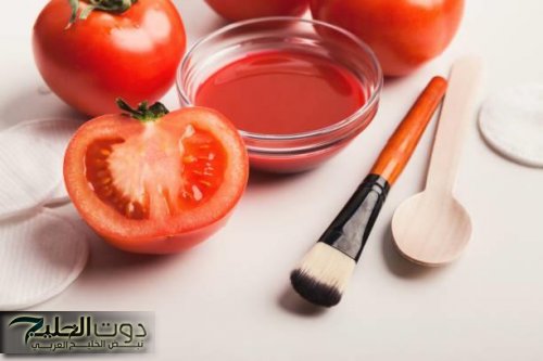 وصفة مجربة وهتشوفي الفرق من أول مرة.. ماسك الطماطم اللي قلب الموازين وبشرتك هتكون زي بتاعت البيبي
