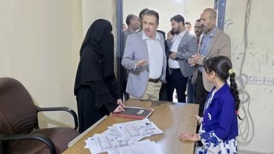 أخبار اليمن : عامر يطلّع على سير العمل بقطاع المغتربين