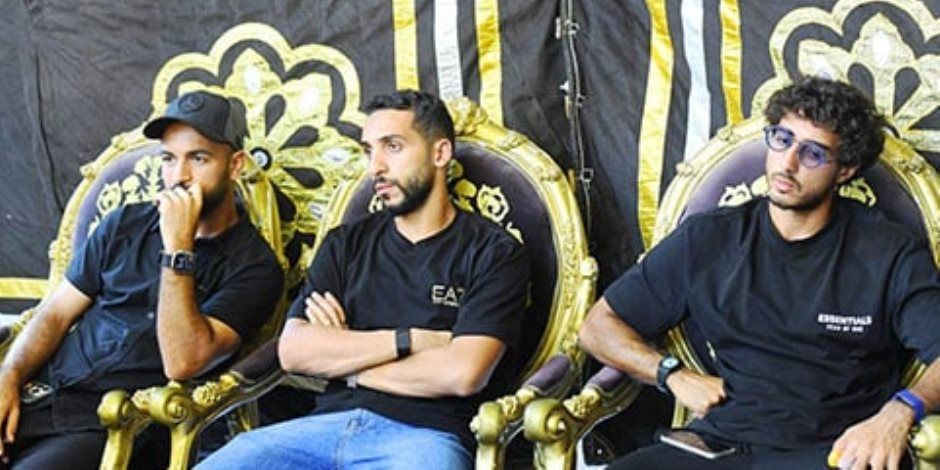 لاعبى الأهلى يقدمون العزاء فى والد محمد الشناوى