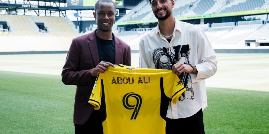 كولومبوس كرو يقدم وسام أبو علي