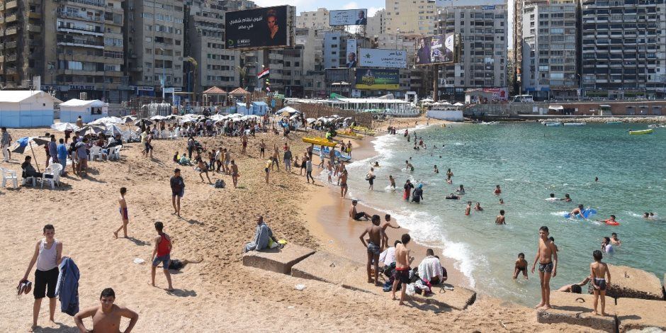 محافظة الإسكندرية: غدا إغلاق جميع الشواطئ بسبب ارتفاع الأمواج