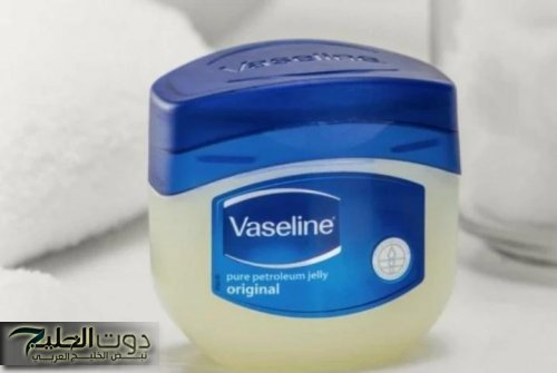 «عمرك ضاع وانت مش عارفها!».. 22 سبباً مذهلاً سيجعلك تستخدم الفازلين والملح كل ليلة في غرفة النوم