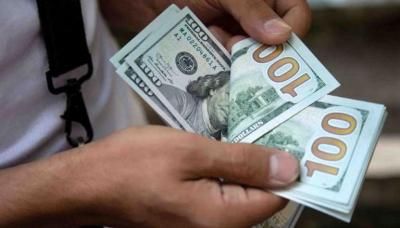 الدولار يتعافى قليلاً