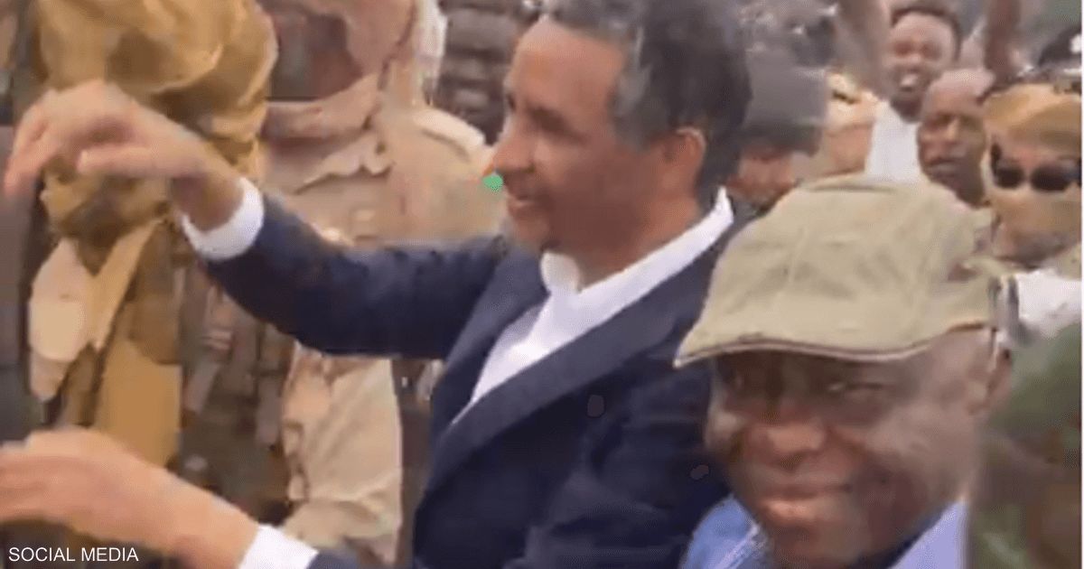 العالم اليوم - فيديو.. أول ظهور لدقلو وسط جماهير إقليم دارفور