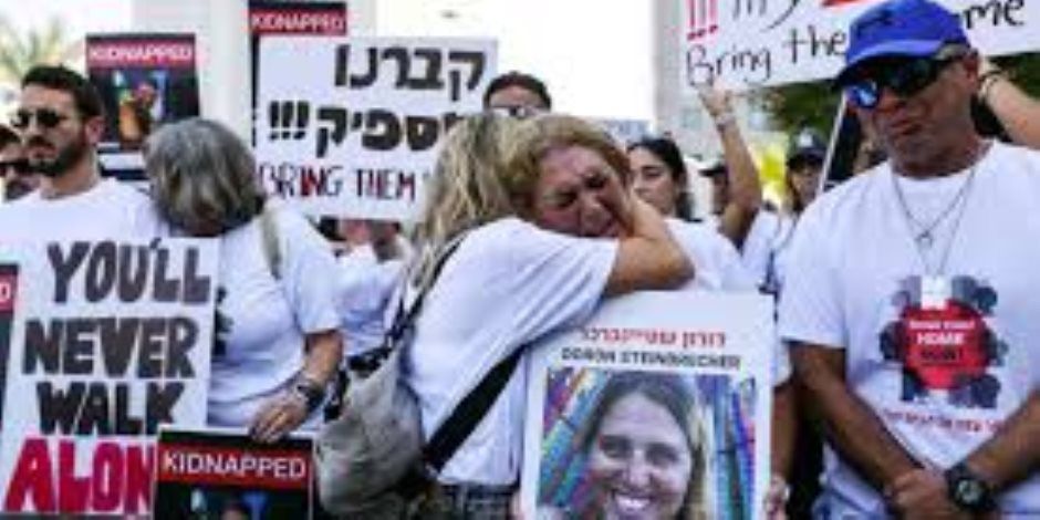 آلاف الإسرائيليين يتظاهرون في عدة مدن للمطالبة بإعادة المحتجزين