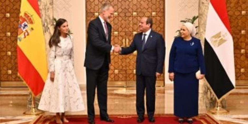 الرئيس السيسى والسيدة قرينته يصطحبان ملك وملكة إسبانيا فى جولة بأهرامات الجيزة