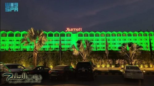 معالم إسلام آباد تتزين بألوان العلمين السعودي والباكستاني احتفاءً باتفاقية الدفاع الاستراتيجي