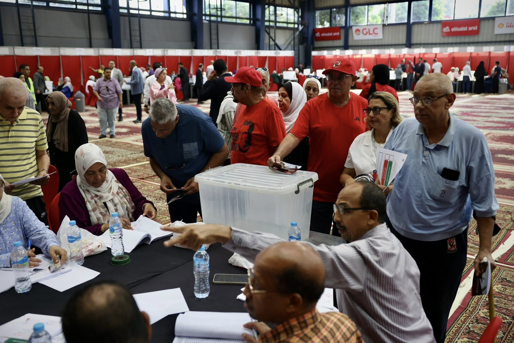 اكتمال النصاب القانوني للاجتماع الخاص لعمومية الأهلي.. صور