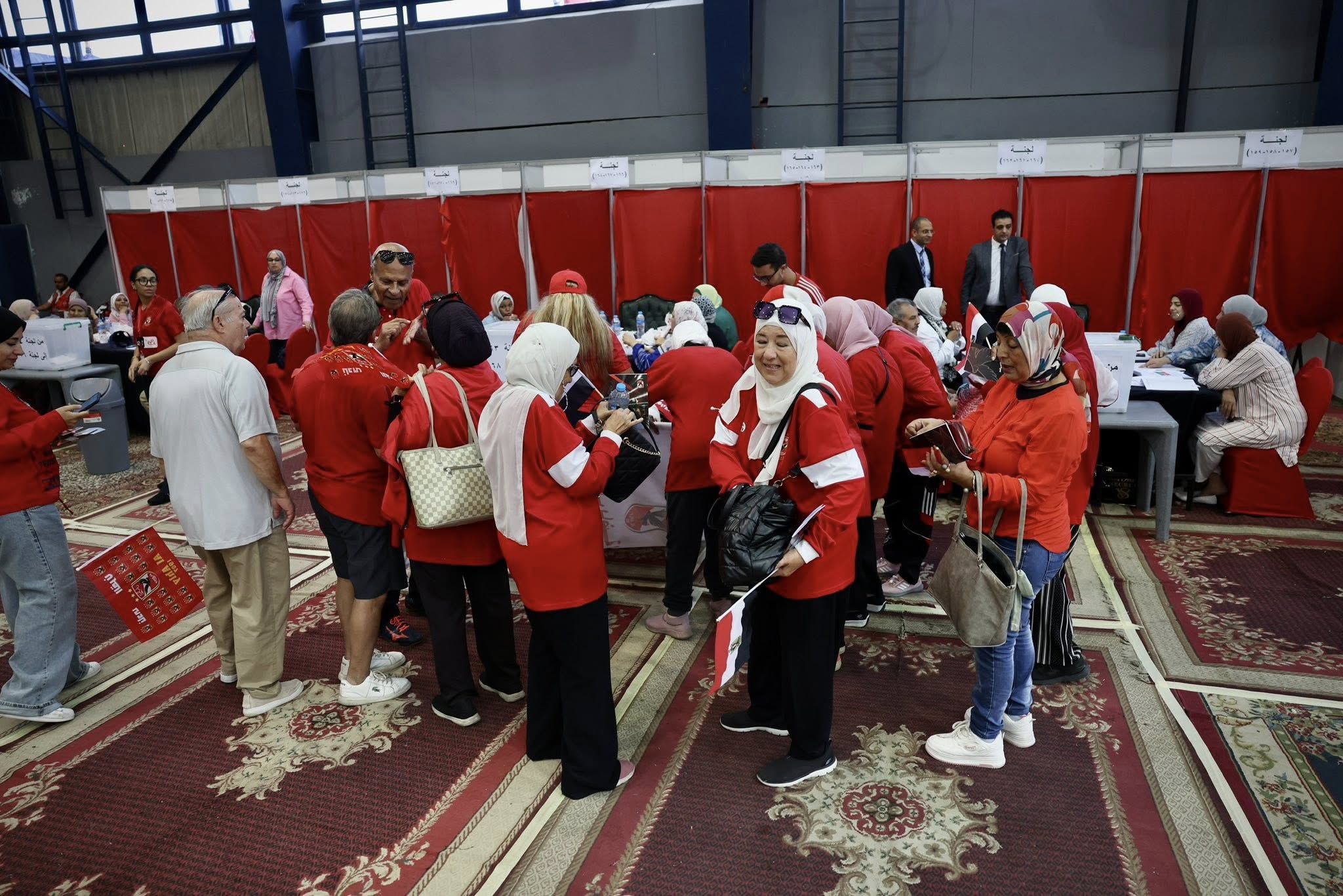 اكتمال النصاب القانوني للاجتماع الخاص لعمومية الأهلي.. صور