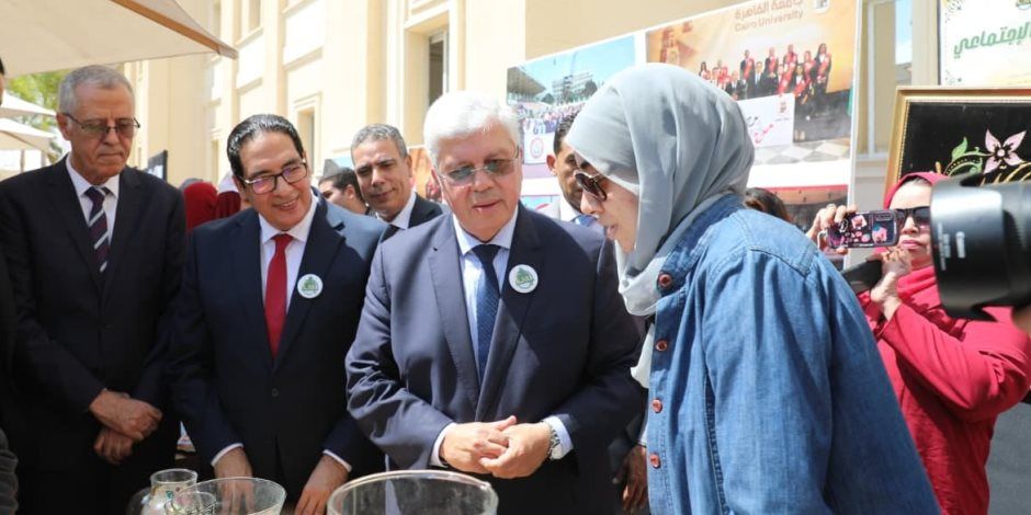 في أول يوم دراسة.. وزير التعليم العالي يبدأ العام الجامعي بتفقد جامعة القاهرة الأهلية ويطمئن على انتظام الدراسة بها