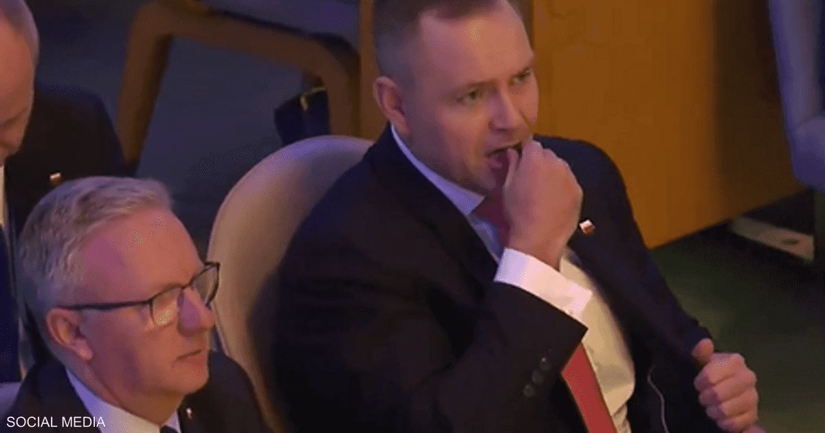 العالم اليوم - فيديو.. رئيس بولندا يتعاطى "السنوس" في الأمم المتحدة