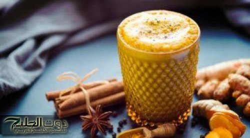 ماذا يحدث لجسمك عند تناول كوب من حليب الكركم قبل النوم؟.. 7 فوائد مذهلة