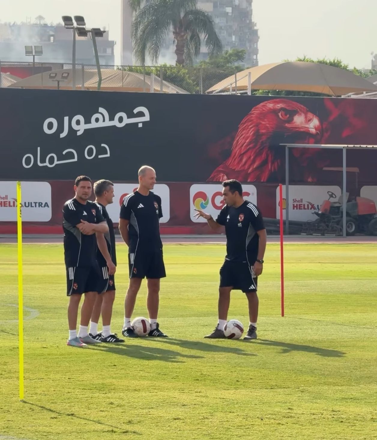 توروب يقود المران الأول مع الأهلى فى ملعب التتش بحضور معاونيه.. صور