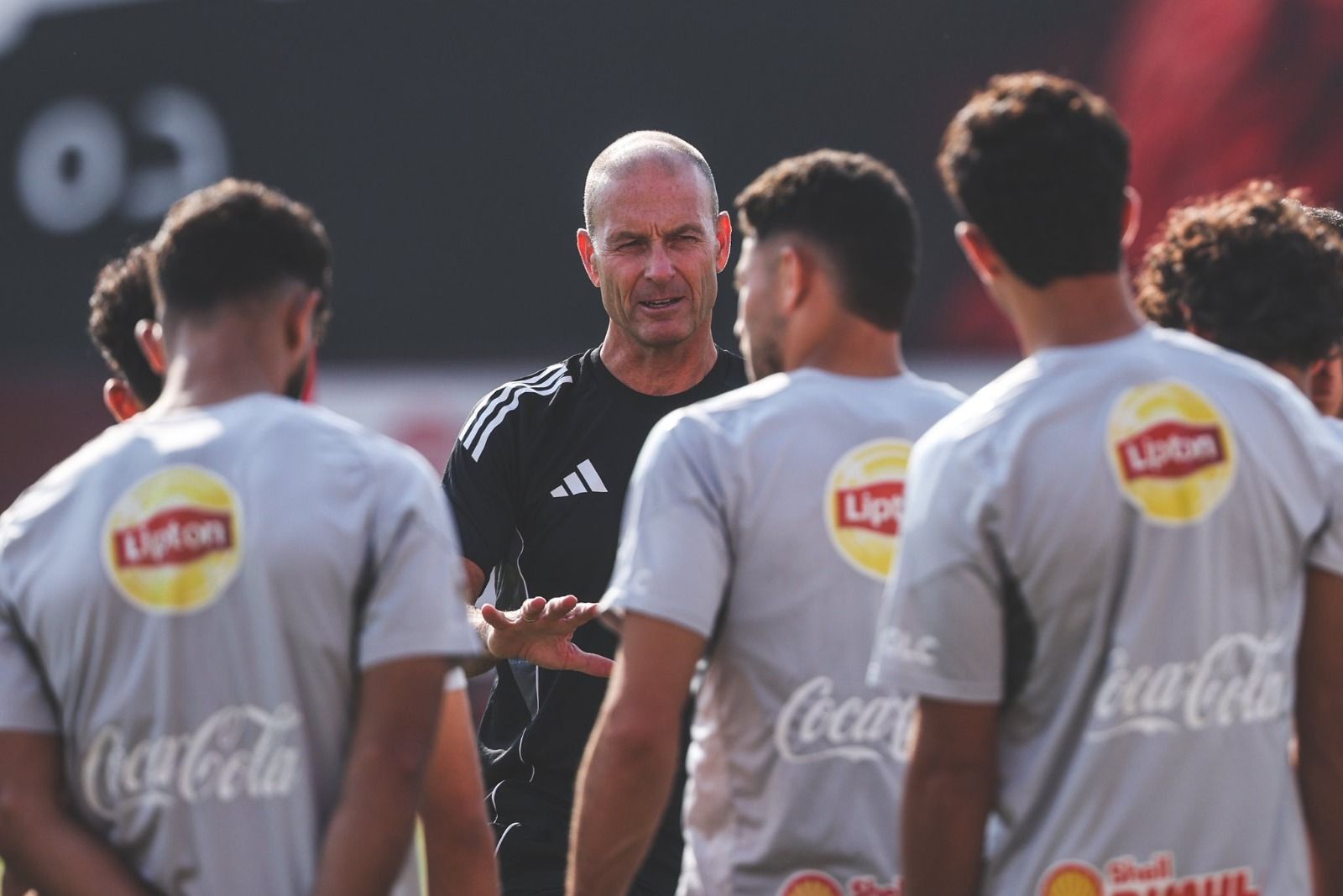 توروب يقود المران الأول مع الأهلى فى ملعب التتش بحضور معاونيه.. صور