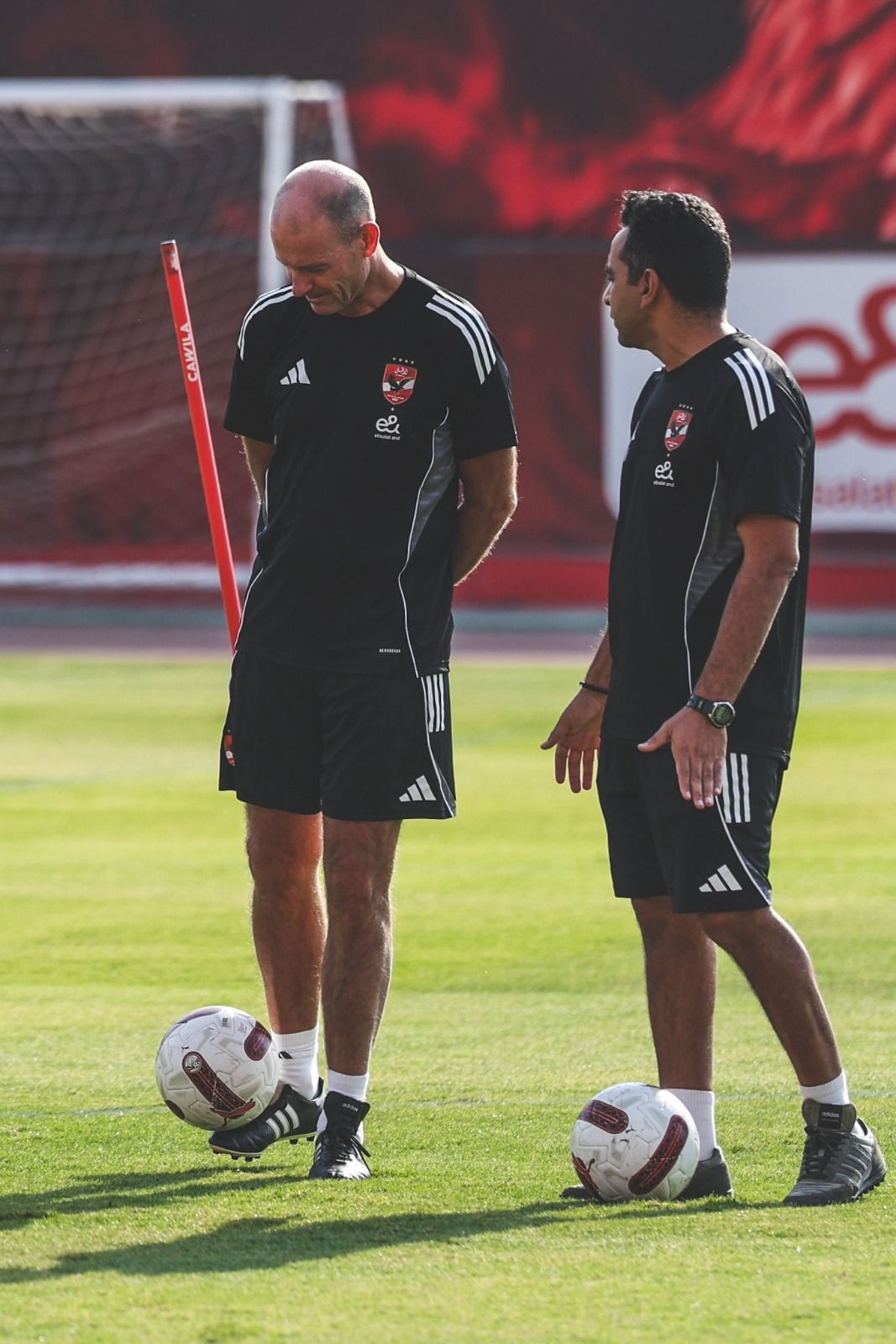 توروب يقود المران الأول مع الأهلى فى ملعب التتش بحضور معاونيه.. صور