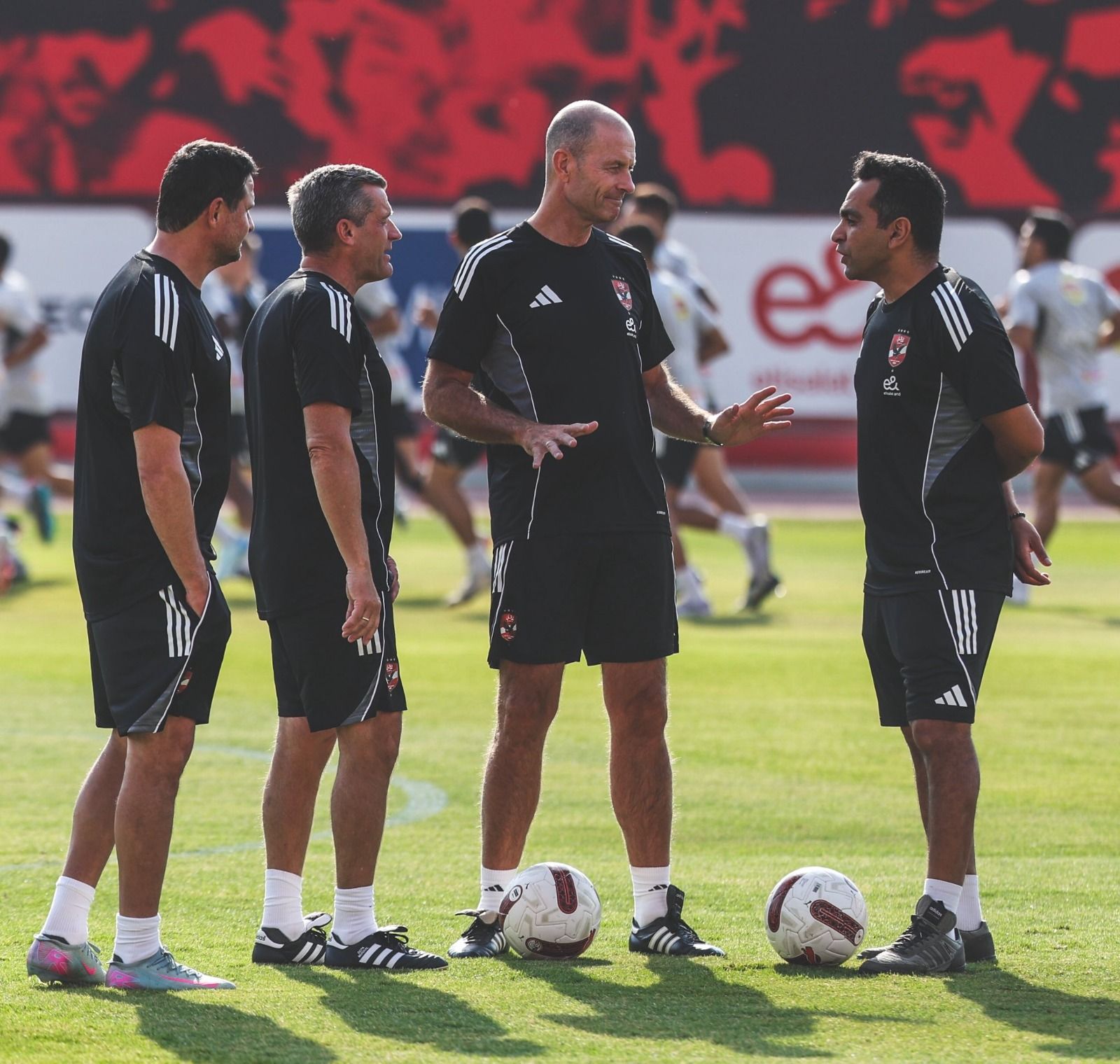 توروب يقود المران الأول مع الأهلى فى ملعب التتش بحضور معاونيه.. صور