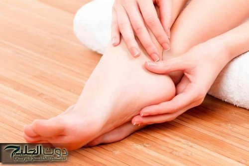 «عرفتها من صحبتي المغربيه».. كعب رجلك هيبقي قشطة خلطة الخل الرهيبة لتقشير القدمين وإزالة الجلد الميت والقشور