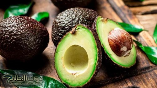 هل تناول الأفوكادو آمن بعد تغير لونه