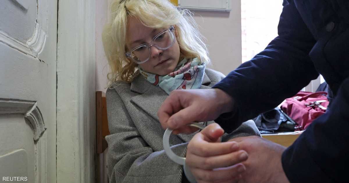 العالم اليوم - السجن لمطربة روسية أدت أغنية "محظورة" في الشارع