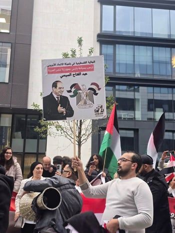 وقفة تأييد للرئيس السيسي أمام المفوضية الأوروبية بمشاركة الجاليتين المصرية والفلسطينية