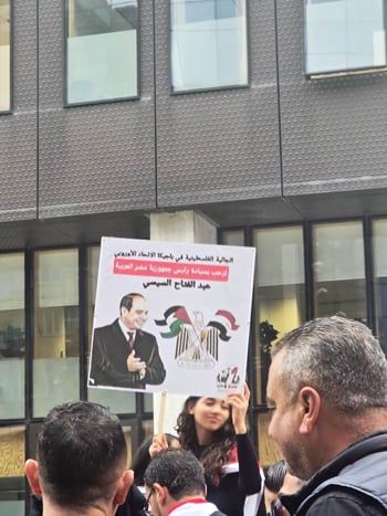 وقفة تأييد للرئيس السيسي أمام المفوضية الأوروبية بمشاركة الجاليتين المصرية والفلسطينية