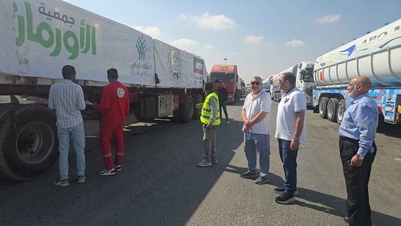 التحالف الوطني يستمر فى تدفق شاحنات الدعم الإغاثى إلى قطاع غزة.. صور