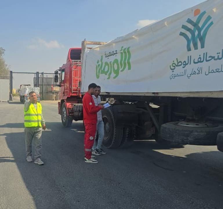 التحالف الوطني يستمر فى تدفق شاحنات الدعم الإغاثى إلى قطاع غزة.. صور