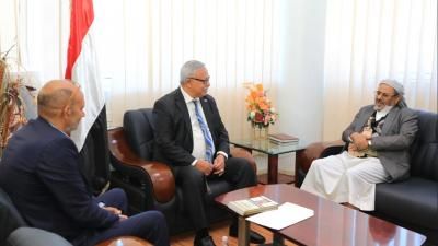 أخبار اليمن : بن حبتور يطلع على التحضير لمؤتمر فلسطين