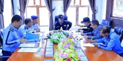 أخبار اليمن : صنعاء تعاقب 35 ضابطاً وفرداً