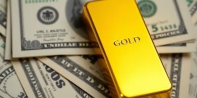 الذهب يتراجع مع صعود الدولار