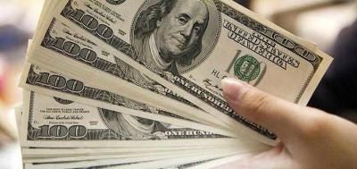 الدولار يستقر قرب أدنى مستوى له