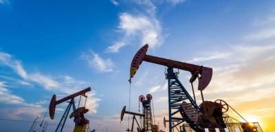 النفط يصعد بأكثر من 1%