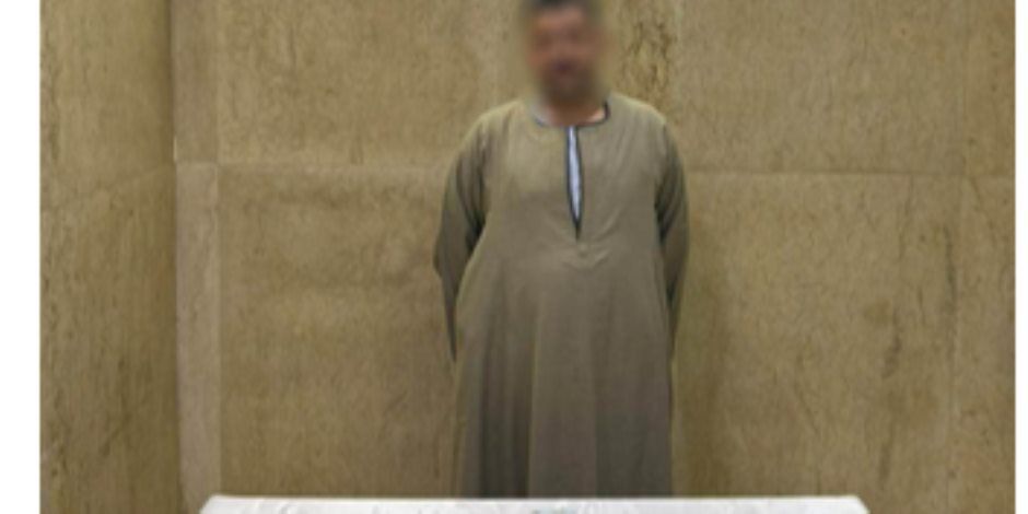 ضبط شخص بحوزته عدد من البطاقات الشخصية الخاصة ببعض المواطنين ومبالغ مالى تمهيداً لتوزيعها على الناخبين