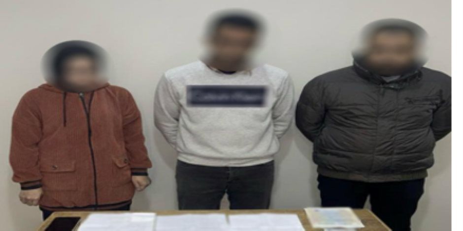 ضبط شخصان وسيدة) بالمحلة بحوزتهم 3 كشوف مدون بها بعض الأسماء ومبالغ مالية لتوزيعها على الناخبين