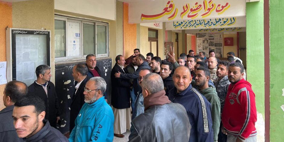 توافد الناخبين منذ الساعات الأولى للتصويت بدائرة كفر شكر القليوبية